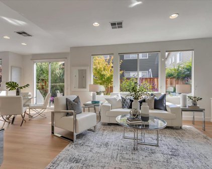 908 Oakes ST, East Palo Alto