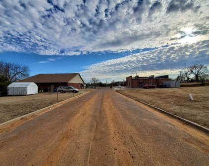 000 Private Road, Harrah