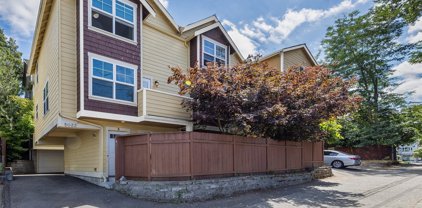 5033 12th Avenue NE Unit #B, Seattle