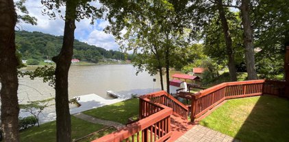 465 Bevens Lane, Waverly