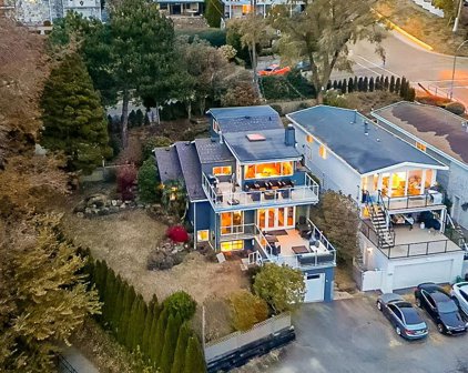 15212 Columbia Avenue, White Rock