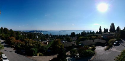 2545 Queens Avenue, West Vancouver