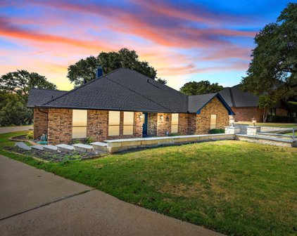 8628 Canyon Crest  Road, Fort Worth