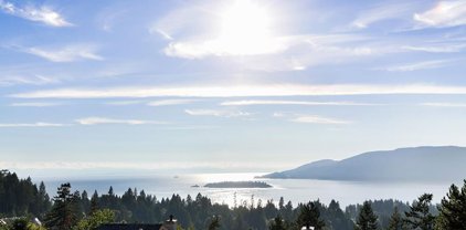 5482 Meadfeild Lane, West Vancouver