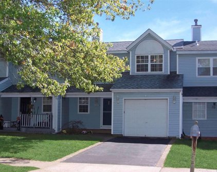 33 Oak Street, Central Islip