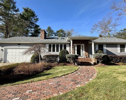 15 Rock Cress Lane, Acushnet
