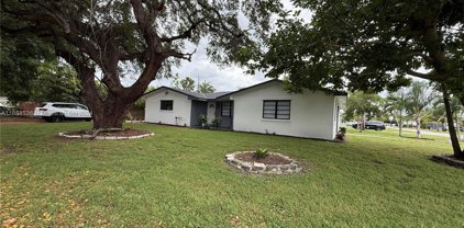 6800 Sw 10th Ct, Pembroke Pines