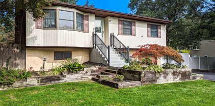 23 Poplar Street, Centereach
