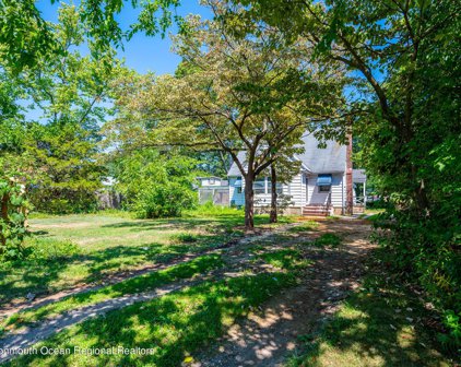 2565 Hooper Avenue, Brick