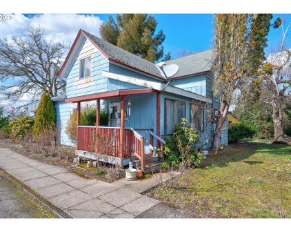 221 E MAIN ST, Sublimity