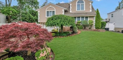 73 Central Park Road, Plainview