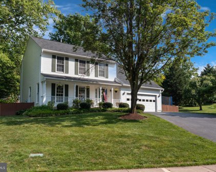 8019 Oak Bridge Ln, Fairfax Station
