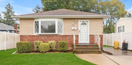222 N Syracuse Avenue, Massapequa