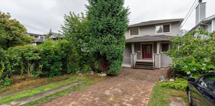 1689 Tatlow Avenue, North Vancouver