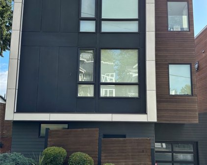 1002 5th Avenue N, Seattle