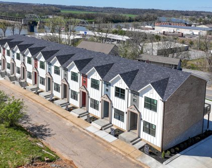 41 W High Street #D4, Clarksville