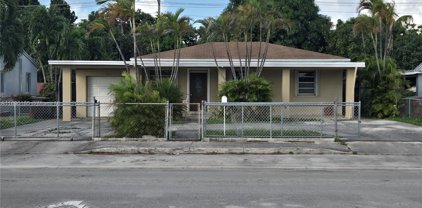 961 E 32nd St, Hialeah