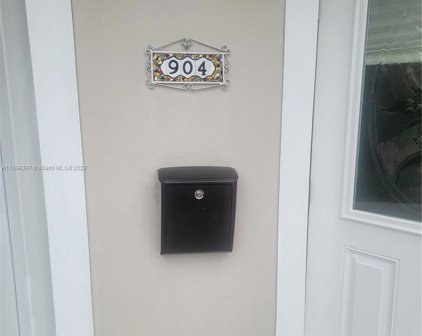 904 Ne 2nd St, Hallandale Beach