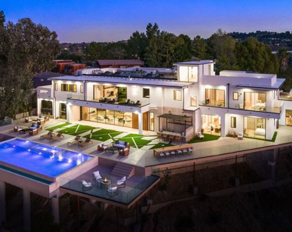 4125 Royal Crest Place, Encino