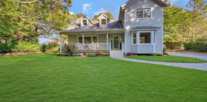 104 East Neck Road, Huntington