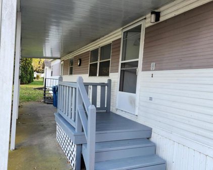 542 Pine Dr, York