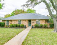 838 Meadowglen  Circle, Coppell image