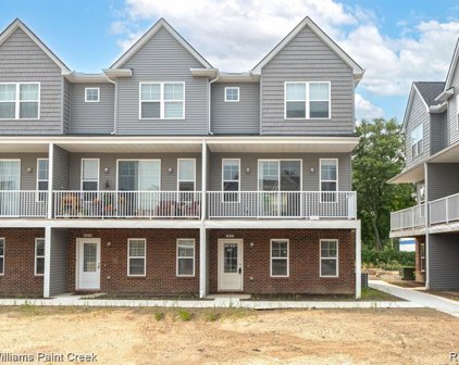 3977 TRAILWAY COMMONS, Auburn Hills