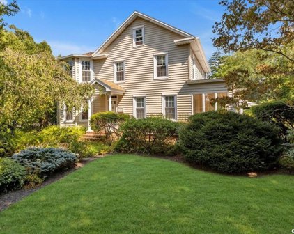 183 Mcconnell Avenue, Bayport
