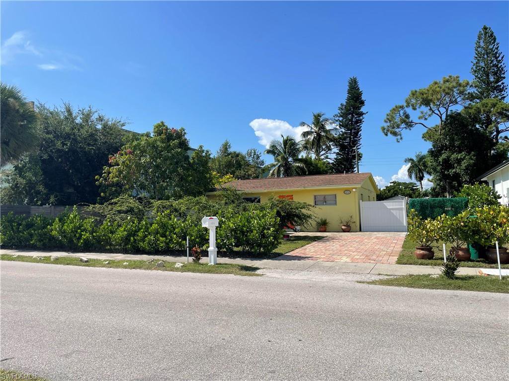 1381 13th N Ave Naples FL 34102 - Ec103622e27746258f0362b09eacb6da