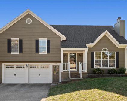 1315 NE FOXWOOD Drive, Lee's Summit