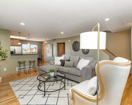 2892 Clover Ridge Drive, Chaska