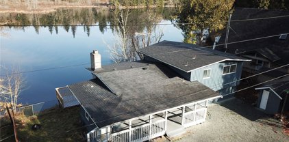 13615 Twin Lakes Drive E, Graham
