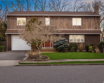 8 Reeves Avenue, Farmingdale