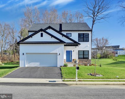661 N Pier Dr, Lancaster