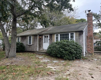 44 Polly Fisk Ln, Dennis