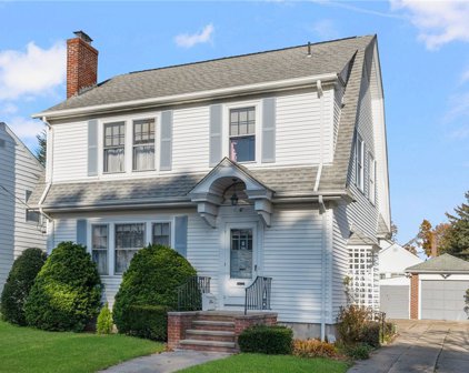47 Richland Road, Cranston