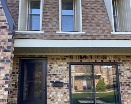 2032 Country Club Drive Unit #17-8G, Woodridge