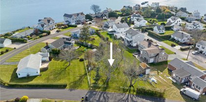 21 Namcook Road, Narragansett
