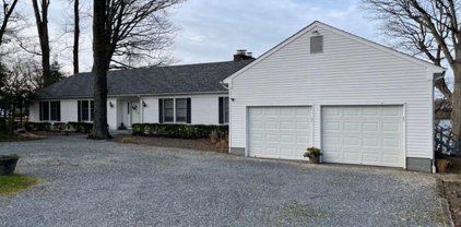 1922 Hidden Point Rd, Annapolis