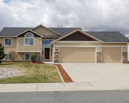 925 N Oasis Ave, Deer Park