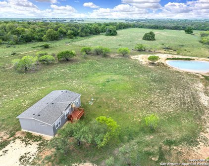 1379 County Road 122, Floresville