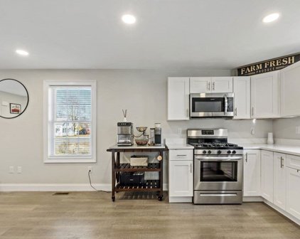 64 Fall River Ave, Seekonk