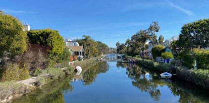 223  Howland Canal, Venice