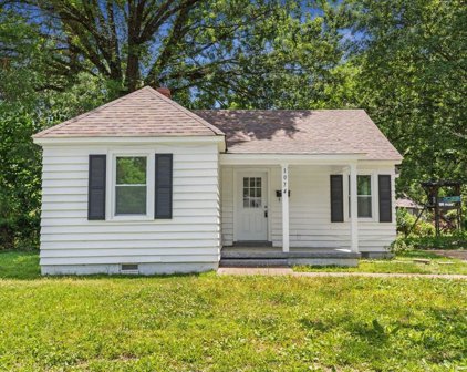 1074 E Walthal Cir, Memphis