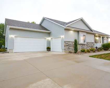 404 E Meadow Cir, Lennox