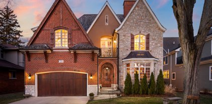226 S Julian Street, Naperville