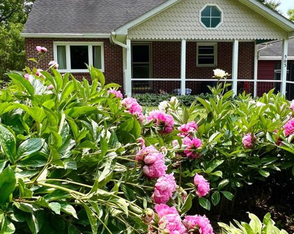 503 Manor Rd, Sykesville
