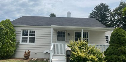 1238 Crescent Rd, Hagerstown