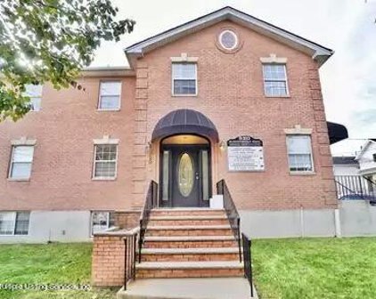 520 Bloomingdale Road, Staten Island