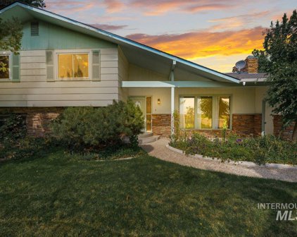 6922 Ustick Rd, Nampa